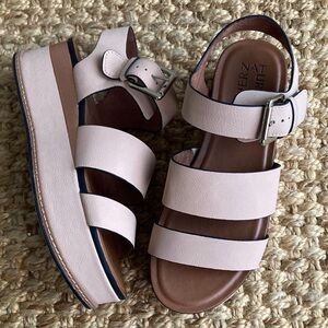 New: Naturalizer Billie Platform Sandal. Size 8 Wide